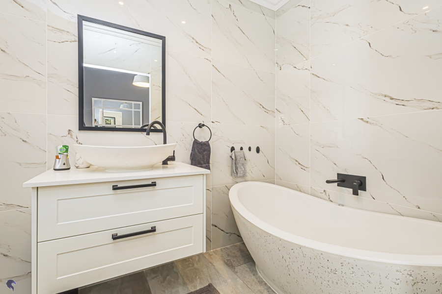 3 Bedroom Property for Sale in Calypso Beach Western Cape